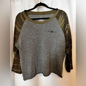 Club Pilates Size Large Camouflage and Grey Raglan Tee